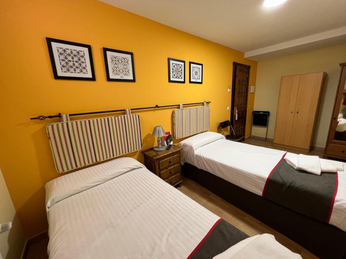 Vicolozano Hostal La Colmena מראה חיצוני תמונה