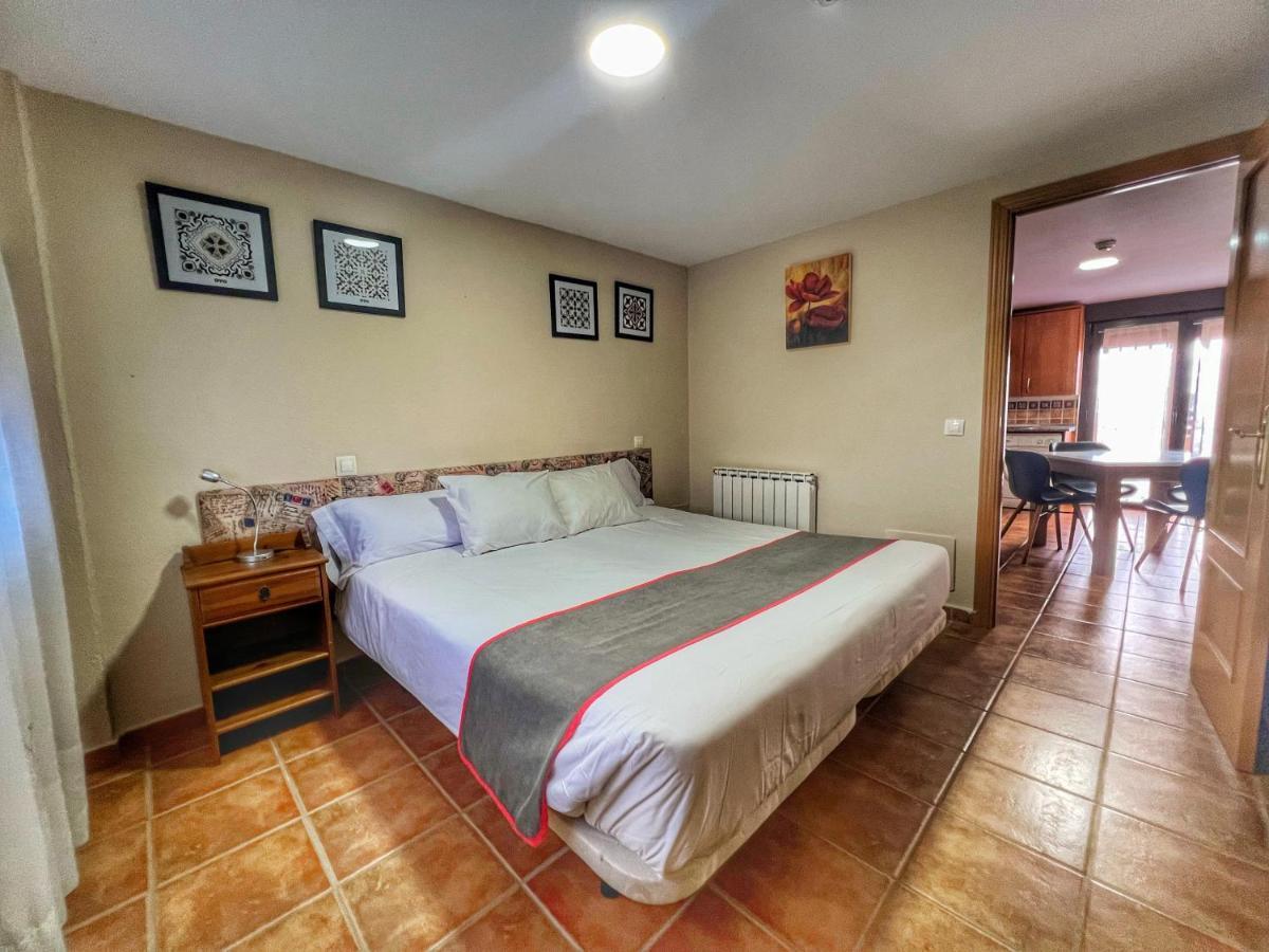 Vicolozano Hostal La Colmena מראה חיצוני תמונה