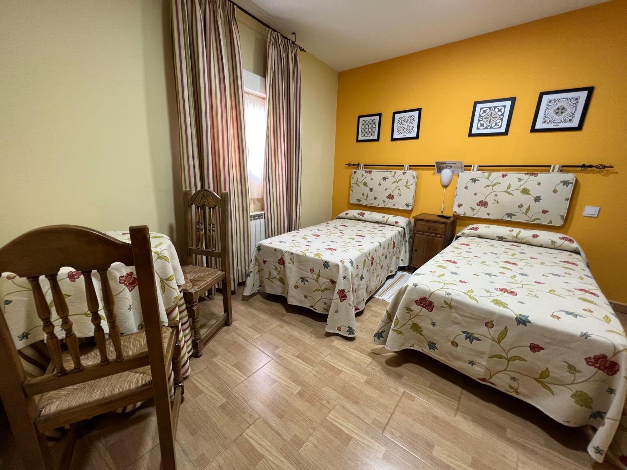 Vicolozano Hostal La Colmena מראה חיצוני תמונה
