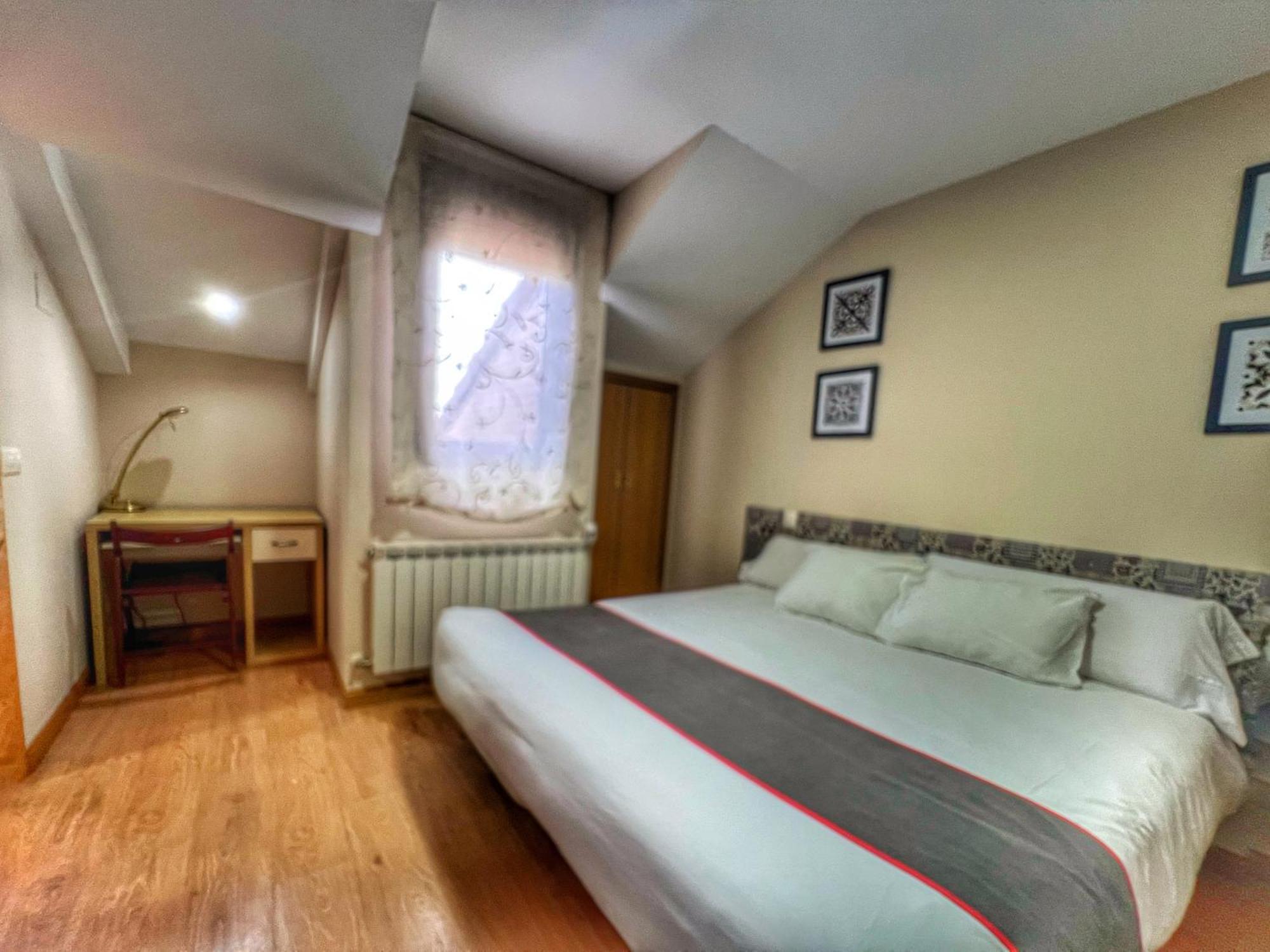 Vicolozano Hostal La Colmena מראה חיצוני תמונה