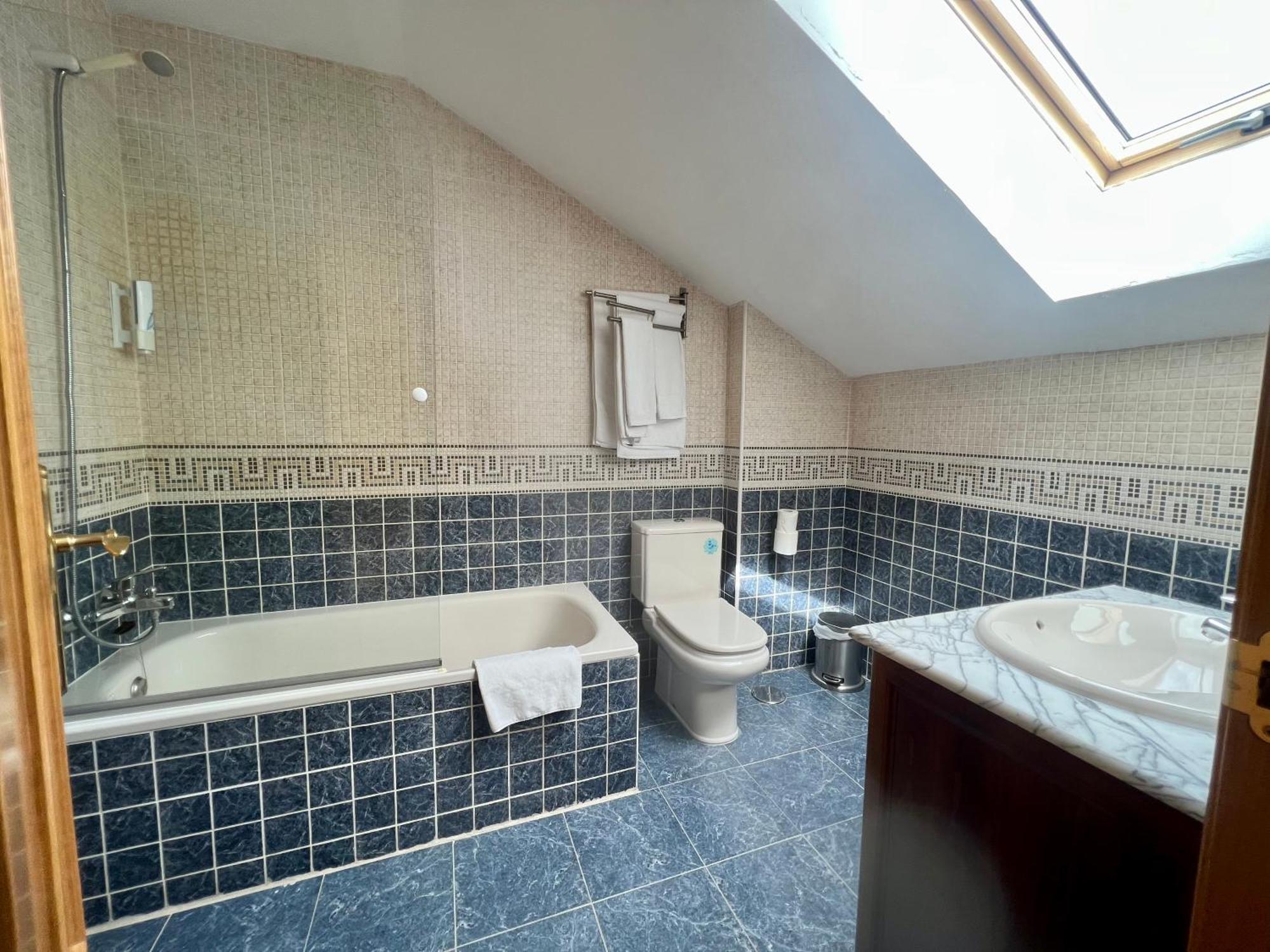 Vicolozano Hostal La Colmena מראה חיצוני תמונה