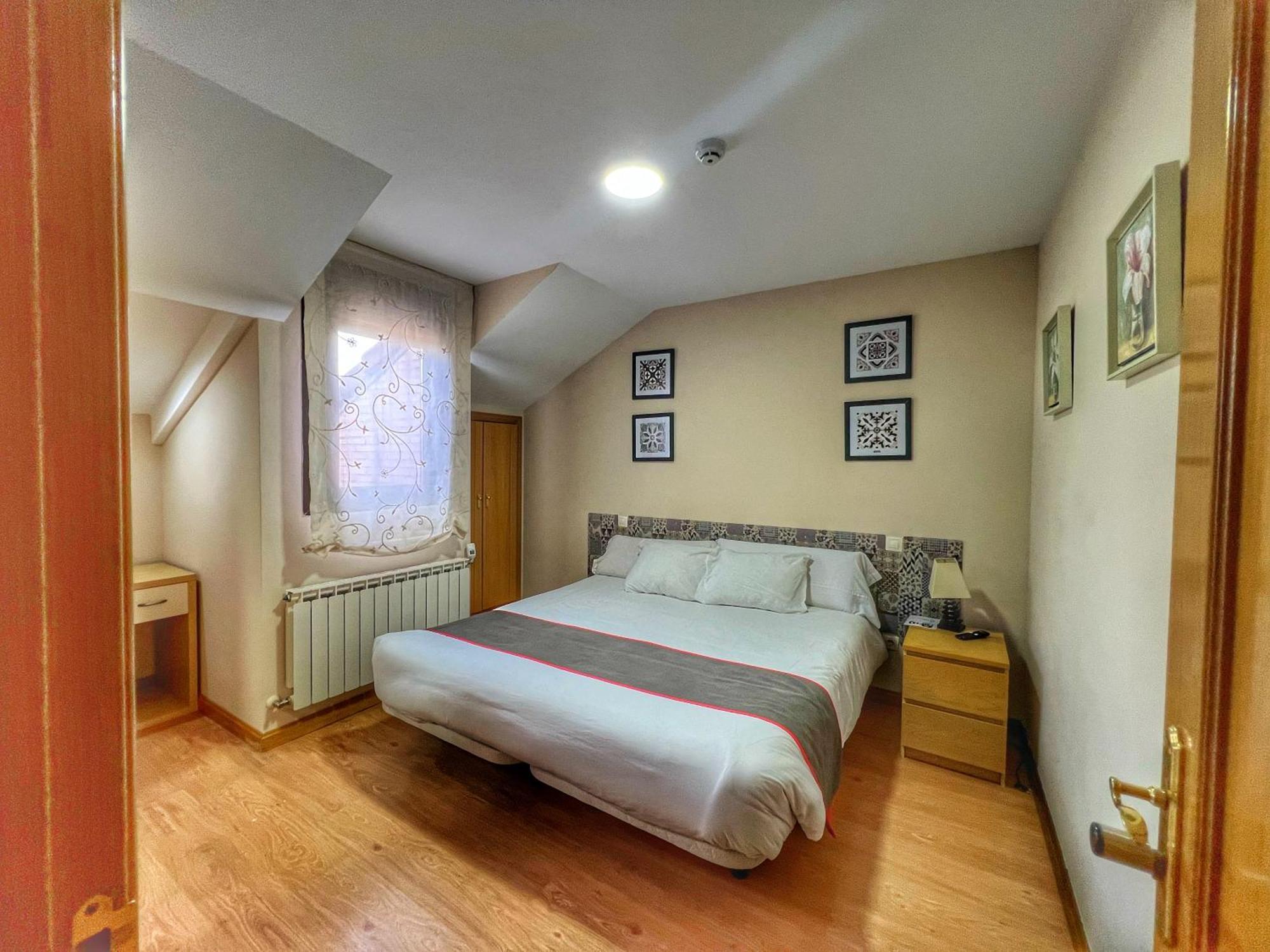 Vicolozano Hostal La Colmena מראה חיצוני תמונה