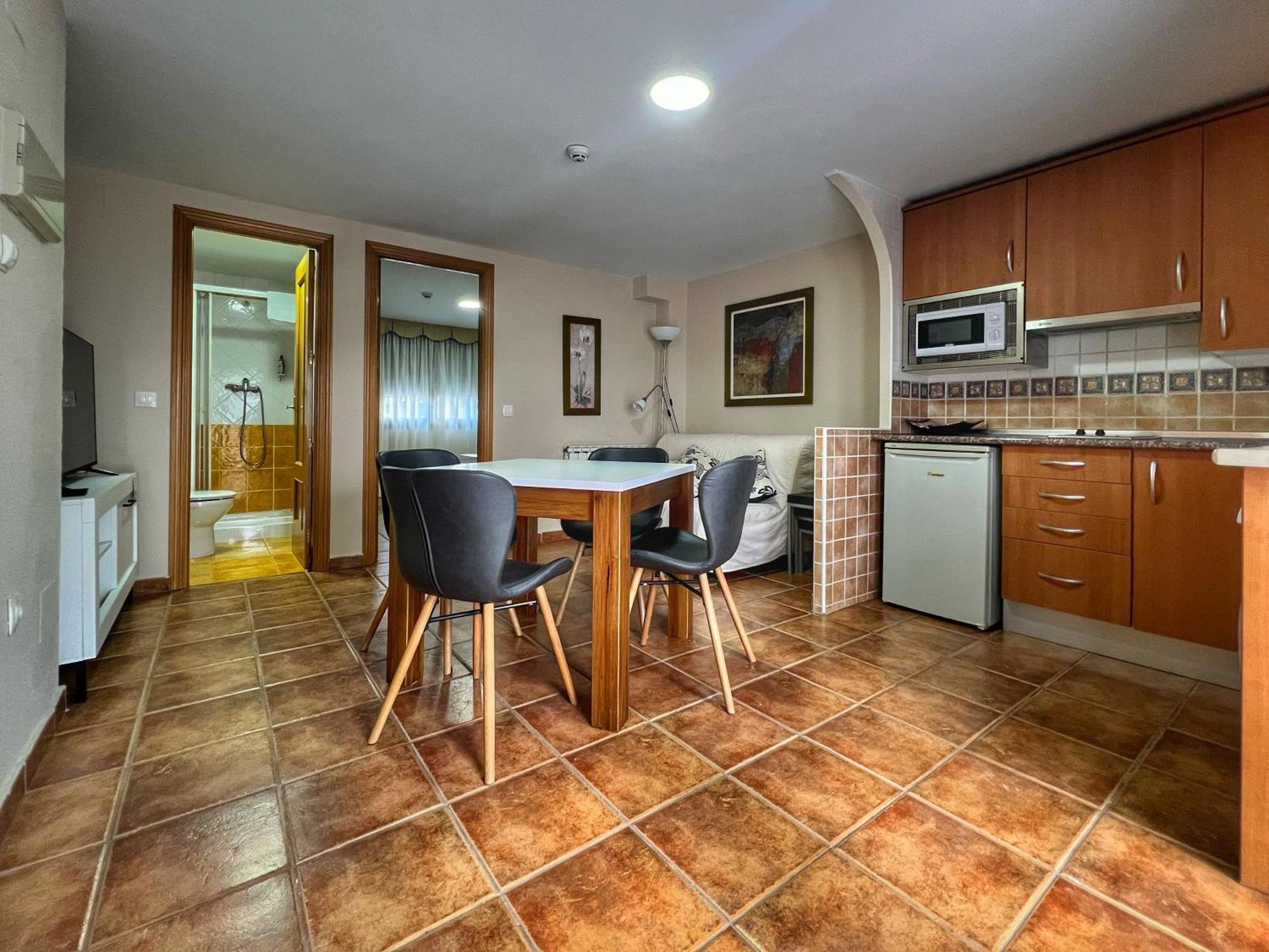 Vicolozano Hostal La Colmena מראה חיצוני תמונה